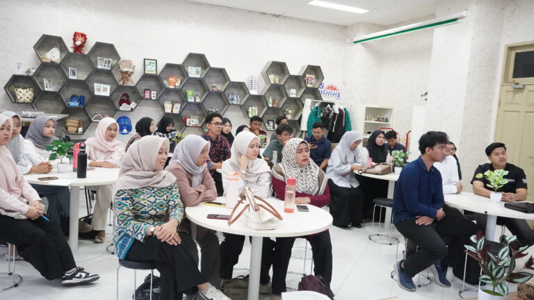 USK Gelar Pembekalan Surveyor Tracer Study untuk Perkuat Kualitas Data Alumni