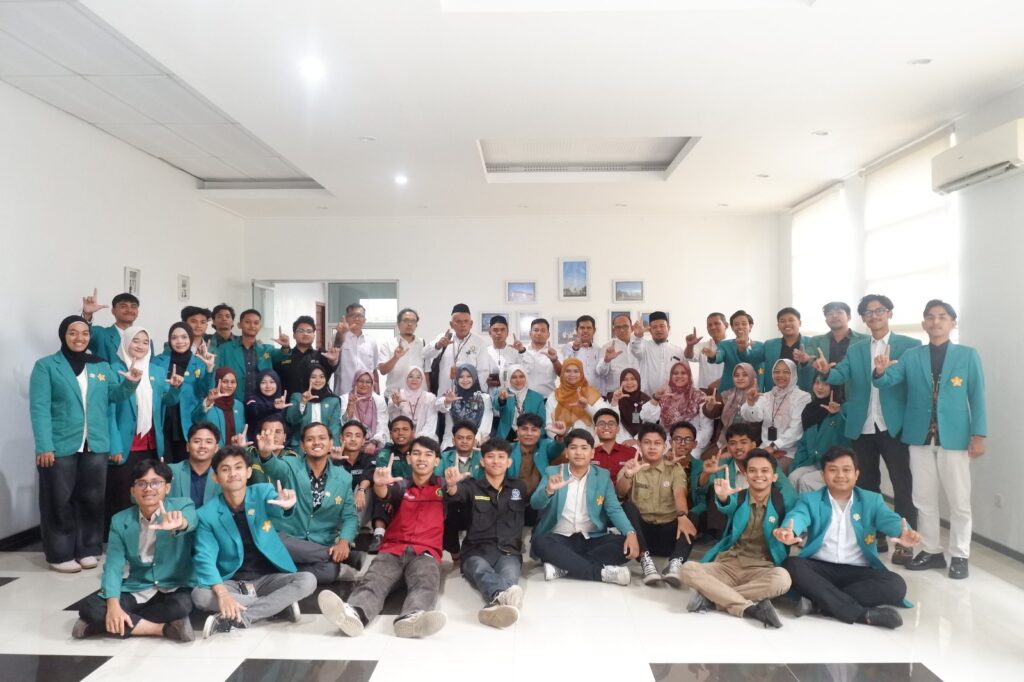 Wakil Rektor III USK Prof. Dr. Rina Suryani Oktari bersama DPM USK dan para Wakil Dekan III mengikuti Rapat Dengar Pendapat di Ruang Senat USK.