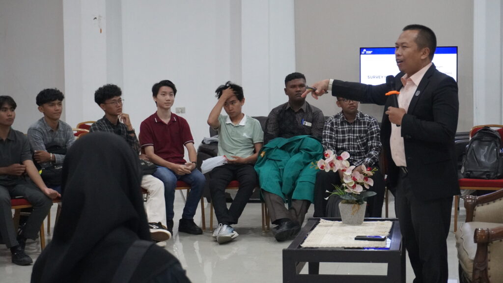 Mahasiswa baru Universitas Syiah Kuala mengikuti kegiatan Career Development Program 2026 sesi Intrapersonal Skills bersama Softskills Academy di Aula Moot Court Fakultas Hukum USK, Banda Aceh.