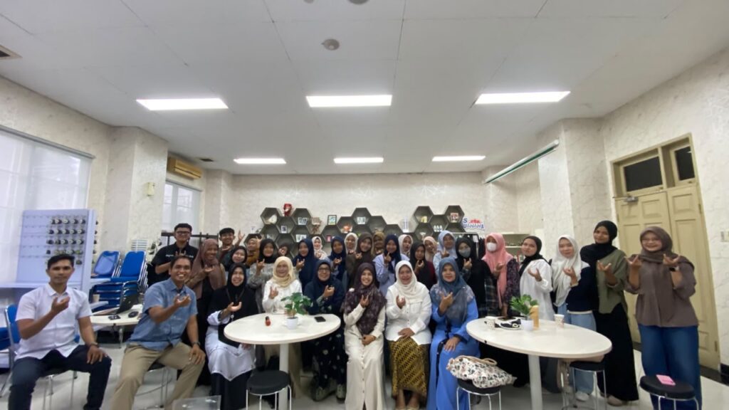 Pelatihan Akselerasi Digital Mahasiswa USK bersama CCEP Indonesia dalam Program Bina Kuliner Nusantara 2026.