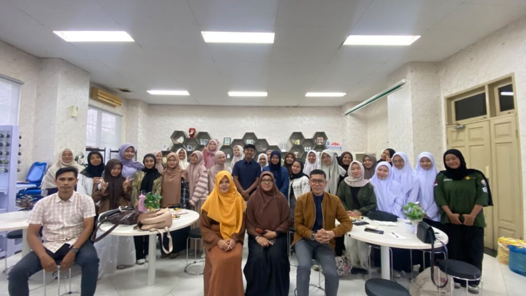 Pelatihan Peningkatan Keterampilan Negosiasi bagi mahasiswa dan alumni Universitas Syiah Kuala dalam Program Bina Kuliner Nusantara 2026 bersama CCEP Indonesia.